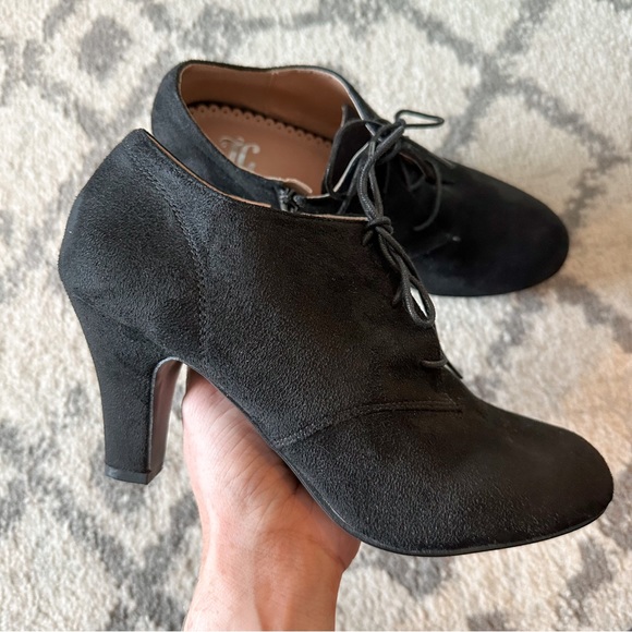 Journee Collection Black Leona Standard Width Heeled Ankle Booties Size 8.5 - Picture 1 of 9